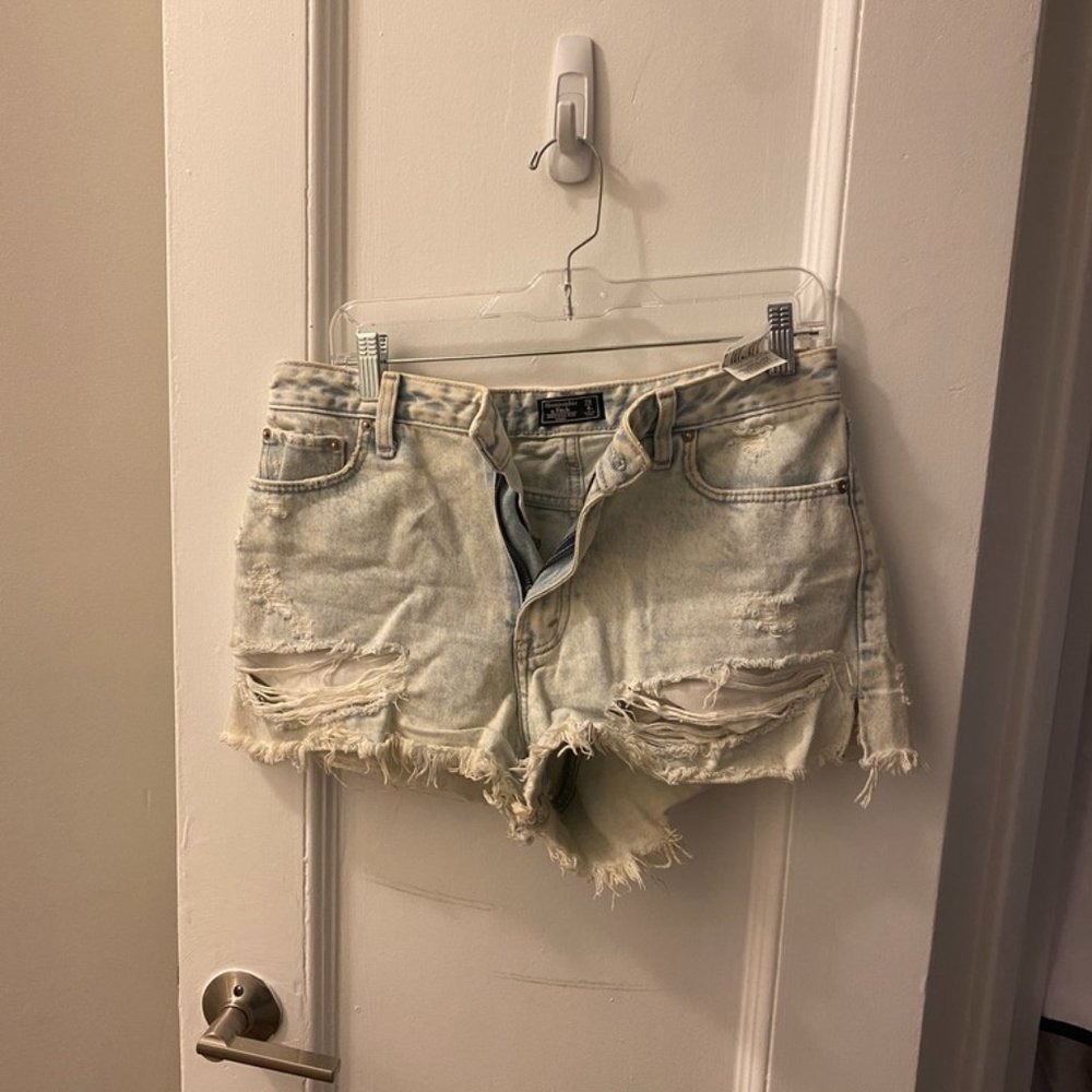 Abercrombie & Fitch Light-Wash Denim Shorts Size 29